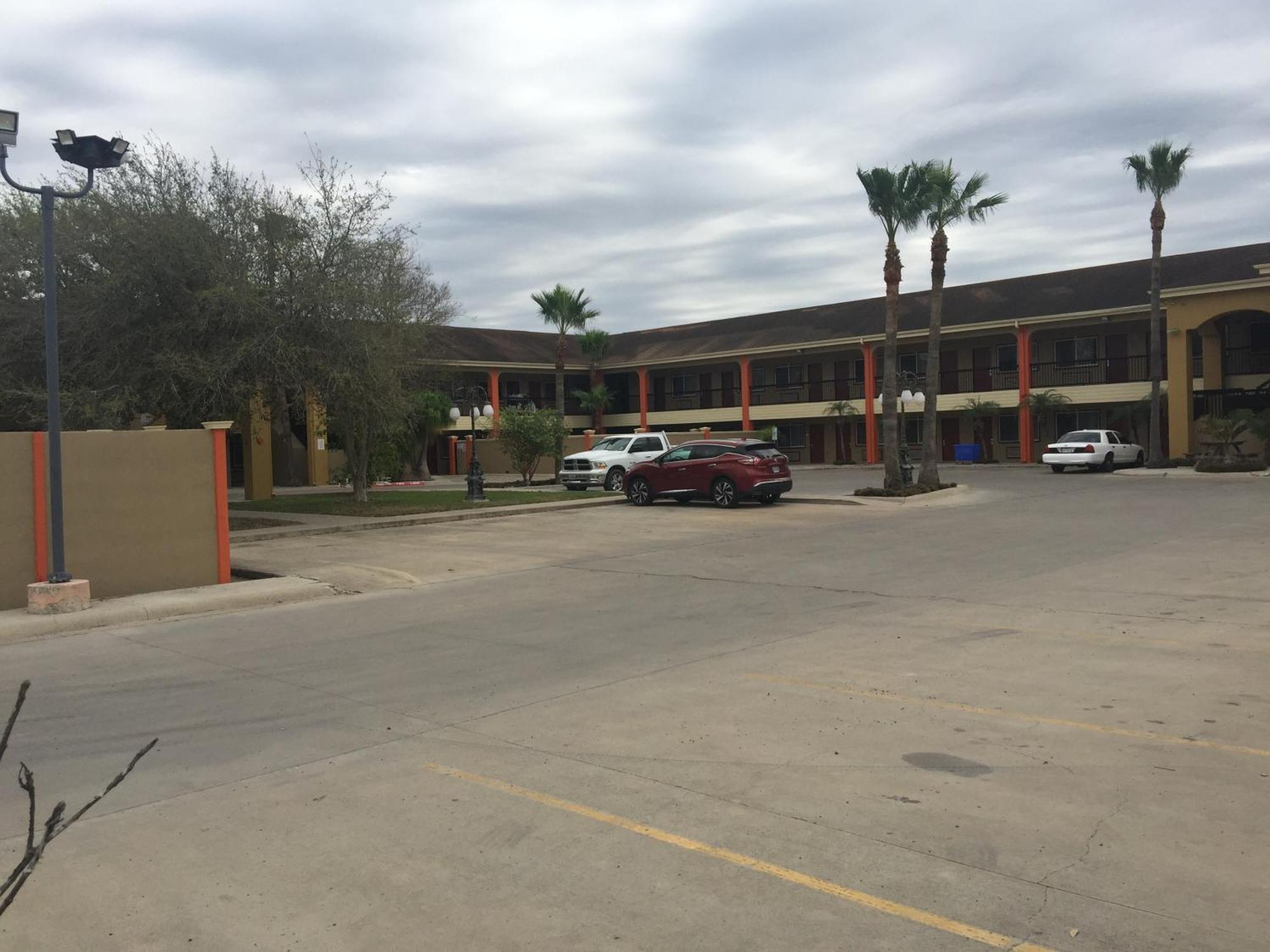 Texas Inn And Suites City Center At University Dr. Edinburg Exteriér fotografie
