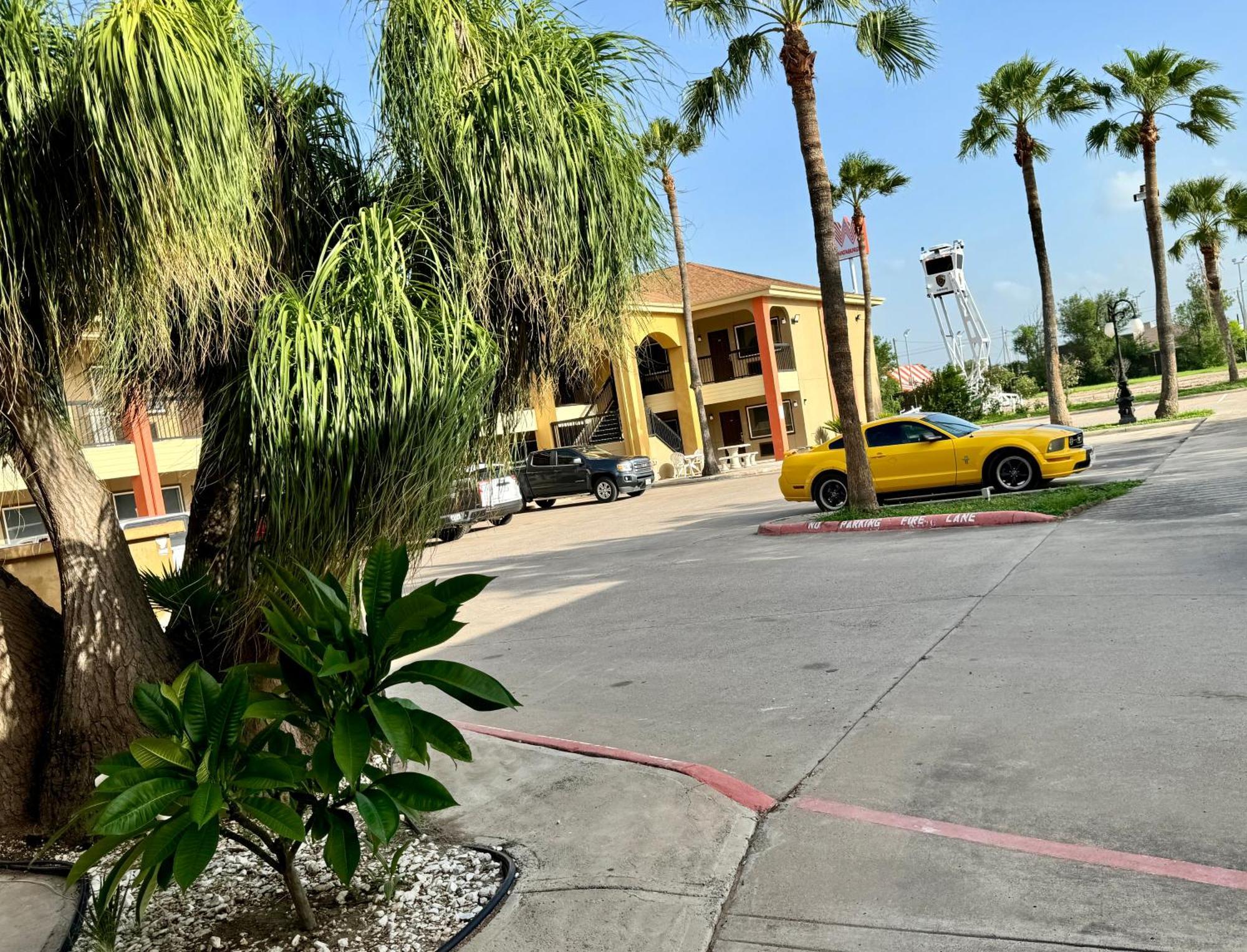 Texas Inn And Suites City Center At University Dr. Edinburg Exteriér fotografie