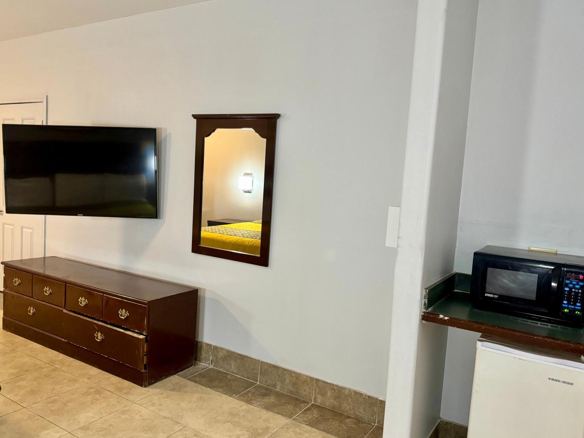 Texas Inn And Suites City Center At University Dr. Edinburg Exteriér fotografie