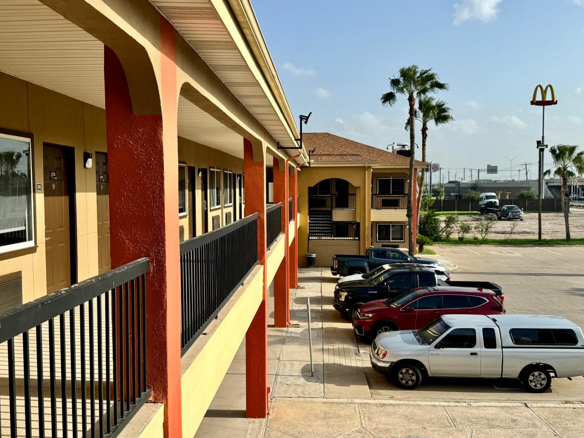 Texas Inn And Suites City Center At University Dr. Edinburg Exteriér fotografie
