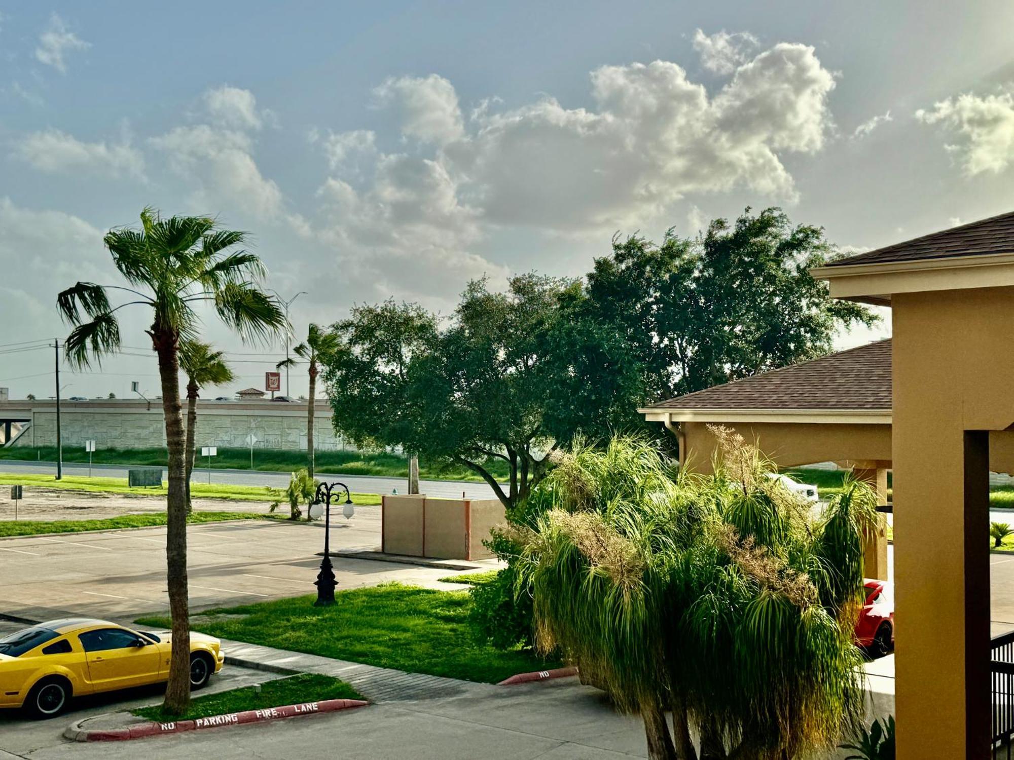 Texas Inn And Suites City Center At University Dr. Edinburg Exteriér fotografie