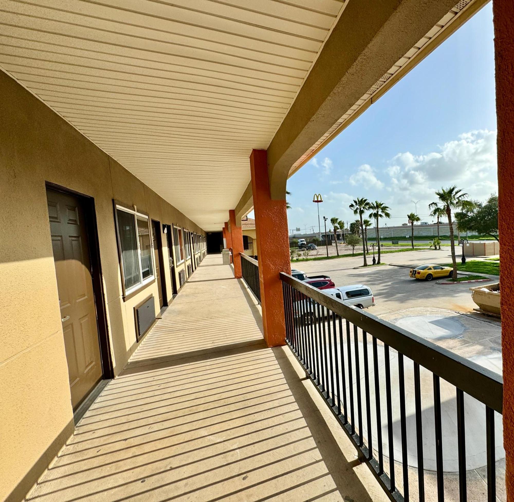 Texas Inn And Suites City Center At University Dr. Edinburg Exteriér fotografie
