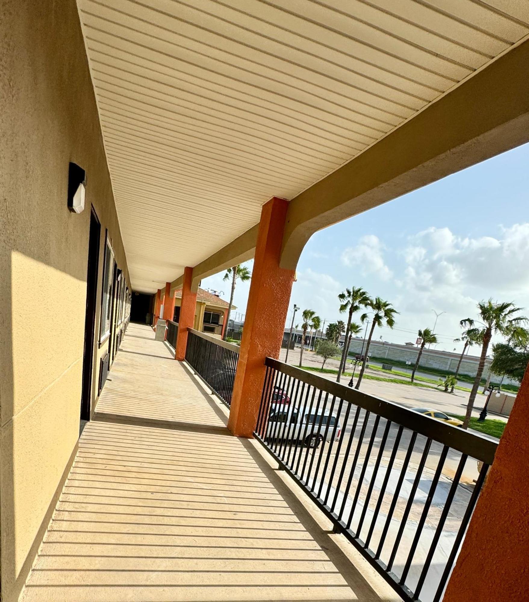 Texas Inn And Suites City Center At University Dr. Edinburg Exteriér fotografie