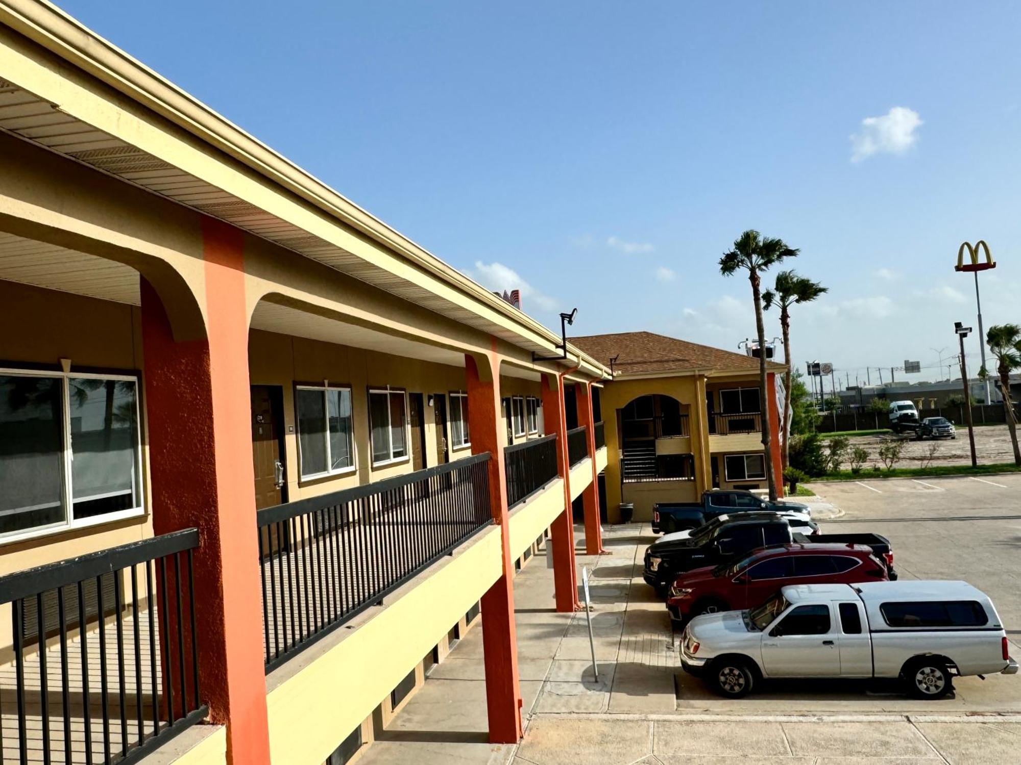 Texas Inn And Suites City Center At University Dr. Edinburg Exteriér fotografie