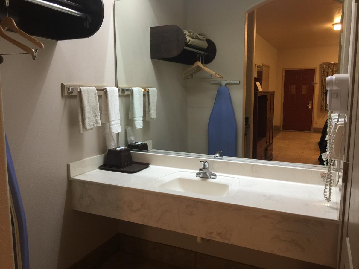 Texas Inn And Suites City Center At University Dr. Edinburg Exteriér fotografie
