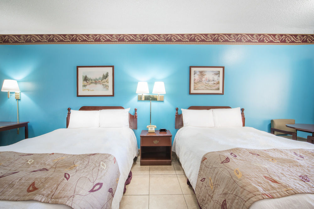Texas Inn And Suites City Center At University Dr. Edinburg Exteriér fotografie