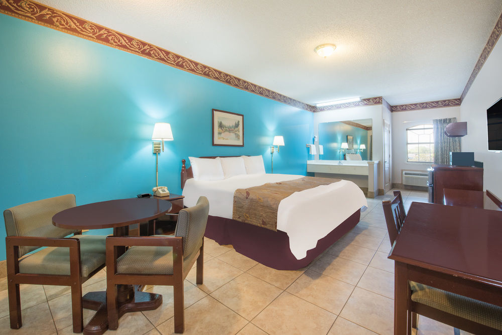 Texas Inn And Suites City Center At University Dr. Edinburg Exteriér fotografie